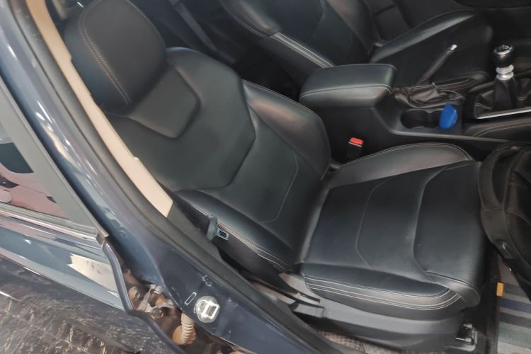 比亚迪 宋 2021款 经典版 1.5T 手动豪华型局部细节41