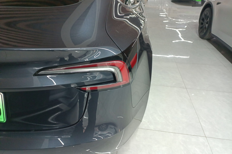 特斯拉 Model 3 2023款 后轮驱动版车身外观9
