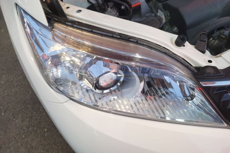 丰田 SIENNA 2015款 3.5L 四驱L车身外观8