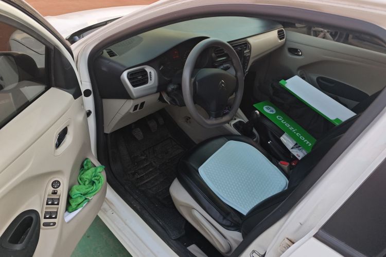 雪铁龙 爱丽舍 2014款 1.6L 手动时尚型中控内饰20