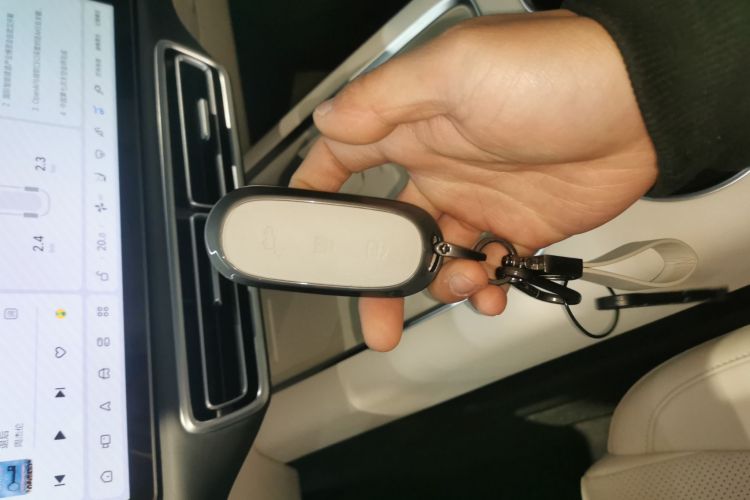 理想汽车 理想L9 2025款 Ultra 智能焕新版中控内饰7001