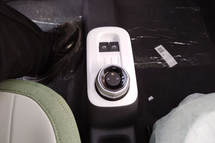 吉利银河 2025款 210km 熊猫骑士中控内饰18