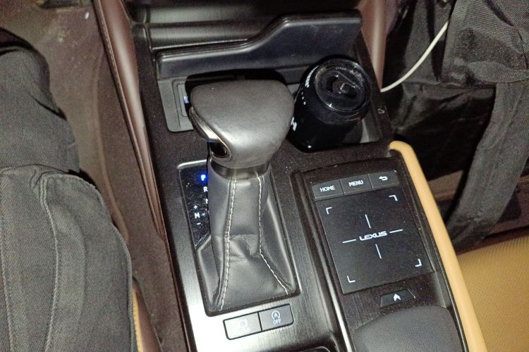 雷克萨斯ES 2020款 200 卓越版中控内饰18