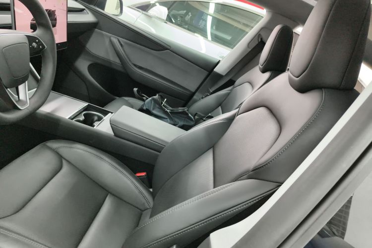 特斯拉 Model Y 2025款 后轮驱动版中控内饰19