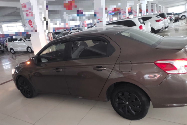 标致301 2014款 1.6L 手动舒适版车身外观4