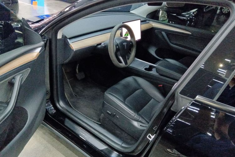 特斯拉 Model Y 2021款 标准续航后驱版中控内饰7003