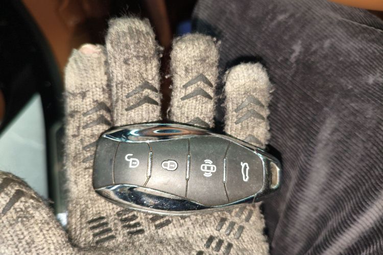 红旗H9 2025款 2.0T 两驱旗享豪华商务版 5座中控内饰11