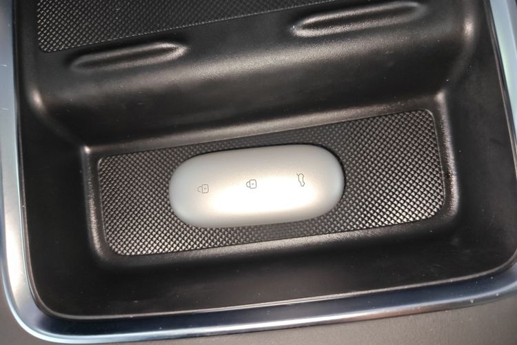 理想汽车 理想L9 2022款 Max中控内饰11