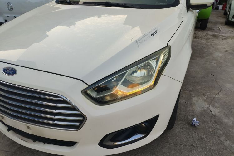 福特 福睿斯 2015款 1.5L 手动时尚型局部细节36