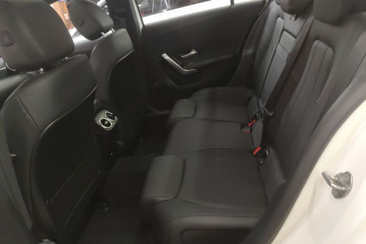 奔驰A级 2023款 A 180 L中控内饰7004