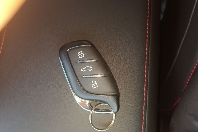 名爵 MG5 2025款 180DVVT 全球豪华版中控内饰11