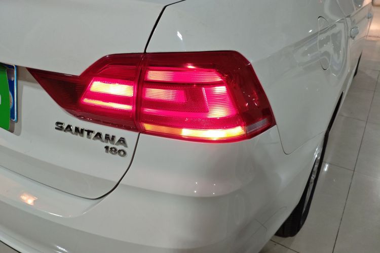 大众 桑塔纳 2016款 1.6L 手动风尚版车身外观9