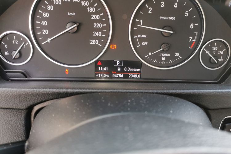 宝马3系 2016款 316i 时尚型中控内饰15