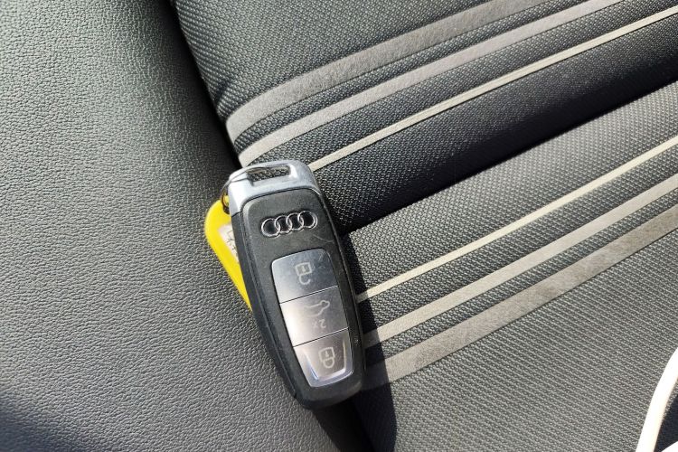 奥迪A3 2024款 A3L Limousine 35 TFSI 时尚运动型中控内饰7001