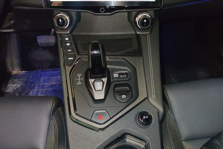 领克01 EM-P 2023款 1.5TD EM-P PM中控内饰18