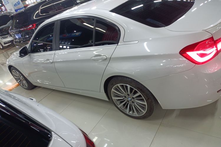 宝马3系 2019款 320Li xDrive 时尚型车身外观4