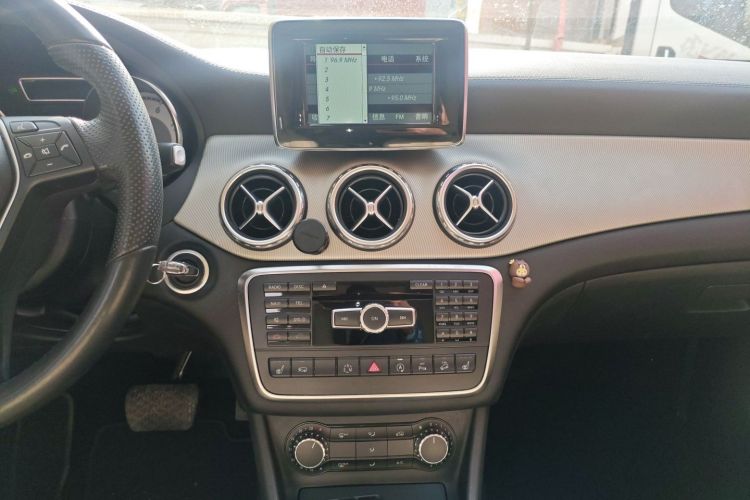 奔驰GLA 2015款 GLA 220 4MATIC 时尚型中控内饰16