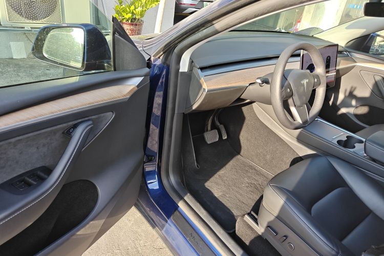 特斯拉 Model Y 2021款 长续航全轮驱动版中控内饰7003