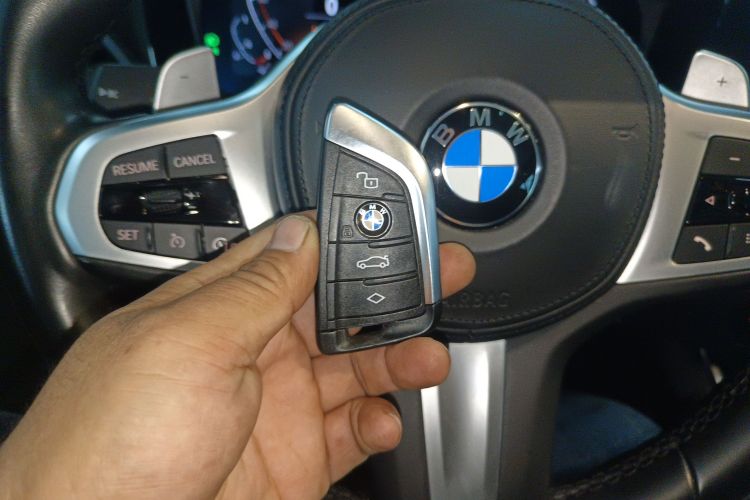 宝马3系 2022款 325Li M运动曜夜套装中控内饰11