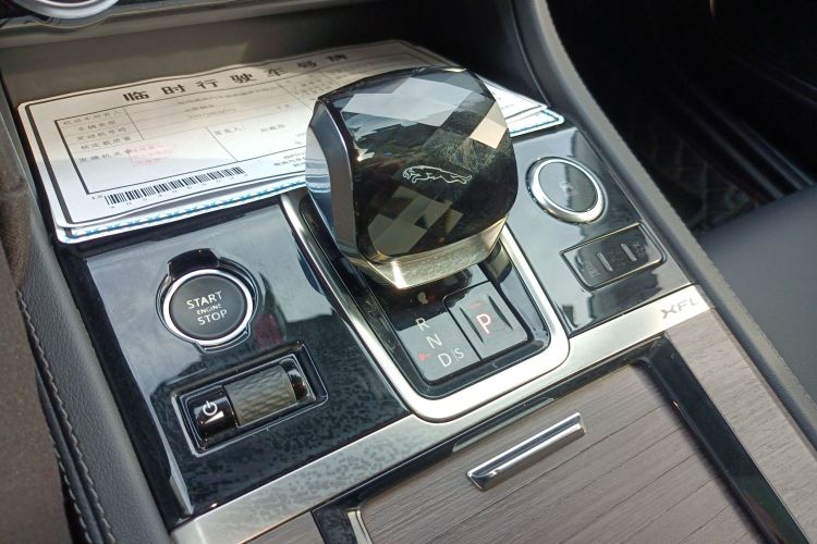 捷豹XFL 2022款 XFL 2.0T P200 两驱精英豪华版局部细节18