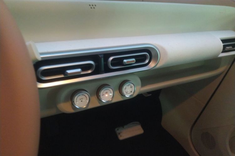 五菱汽车 宏光MINIEV 2024款 第三代 215km 青春版中控内饰16