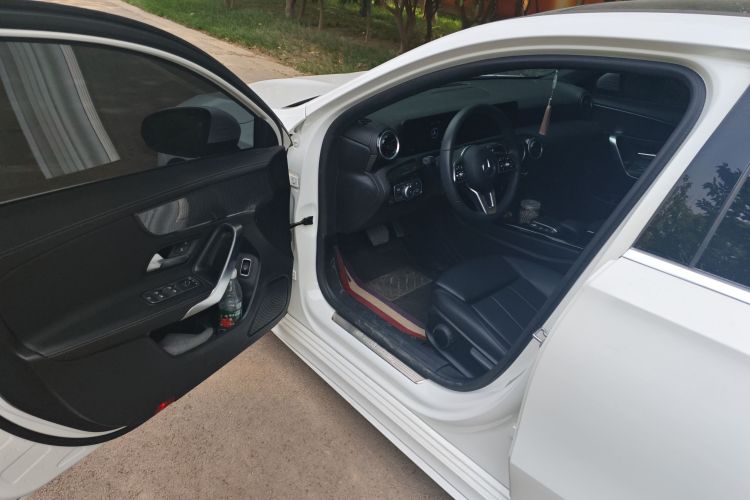 奔驰A级 2021款 A 200 L 运动轿车动感型中控内饰20