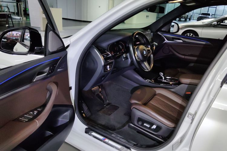 宝马X3 2022款 改款二 xDrive30i 尊享型 M曜夜套装中控内饰7003