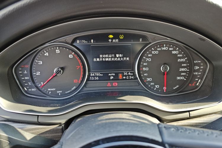 奥迪A4L 2018款 30周年年型 40 TFSI 进取型中控内饰14