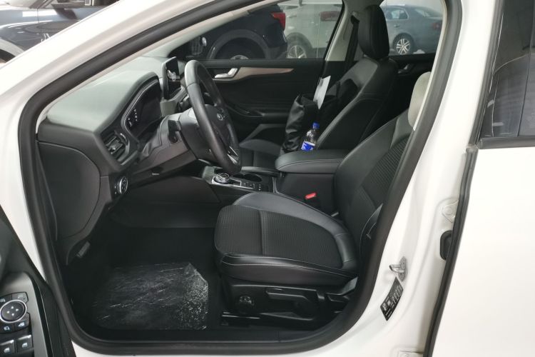 福特 福克斯 2020款 两厢 EcoBoost 180 自动锋潮型中控内饰19