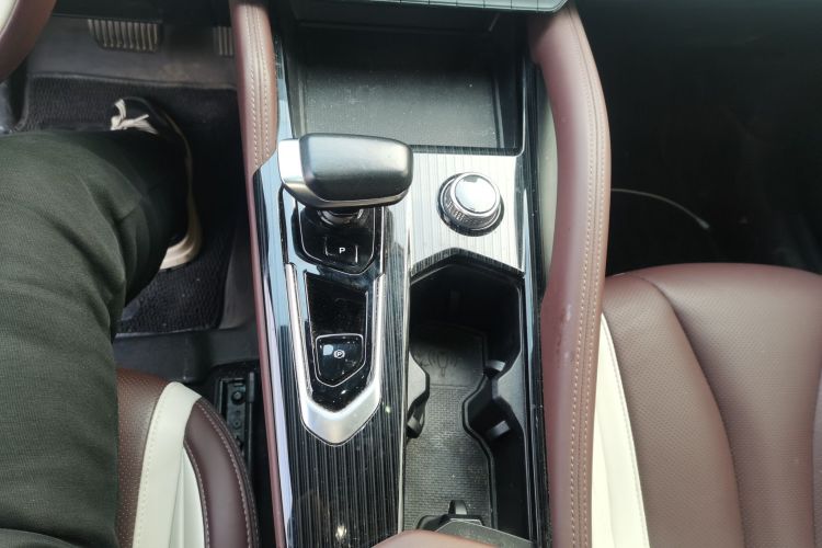 吉利汽车 星越L 2021款 2.0TD DCT EVO两驱尊贵型中控内饰18