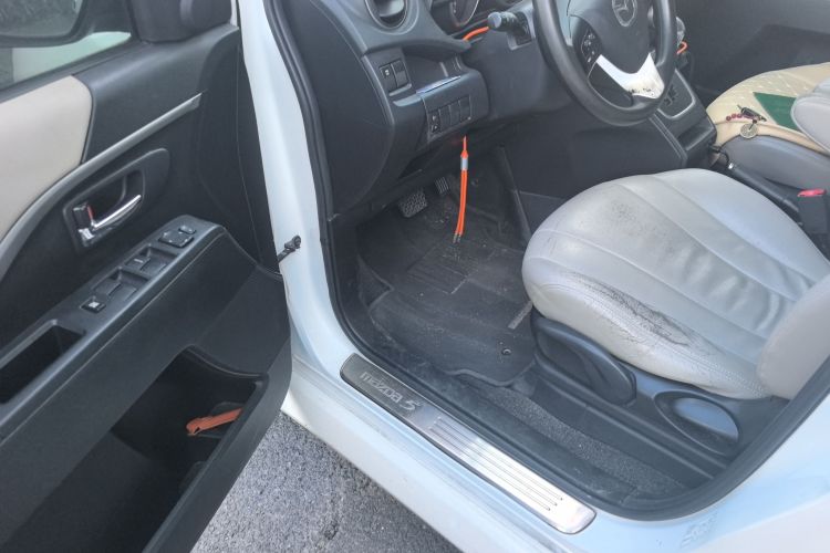 马自达5 2013款 2.0L 自动舒适型中控内饰7003