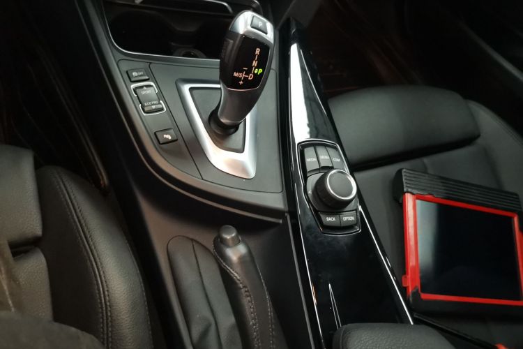 宝马3系 2018款 320Li 时尚型局部细节18