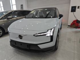 沃尔沃EX30 2025款 后驱长续航版 Ultra