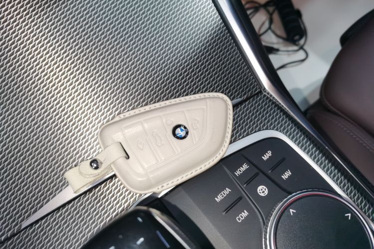 宝马3系 2022款 改款 325Li M运动曜夜套装中控内饰7001