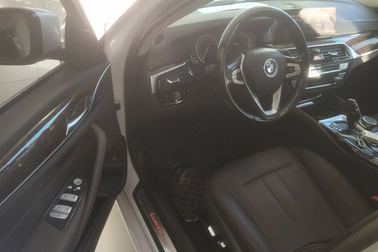 宝马5系 2018款 525Li 豪华套装中控内饰20