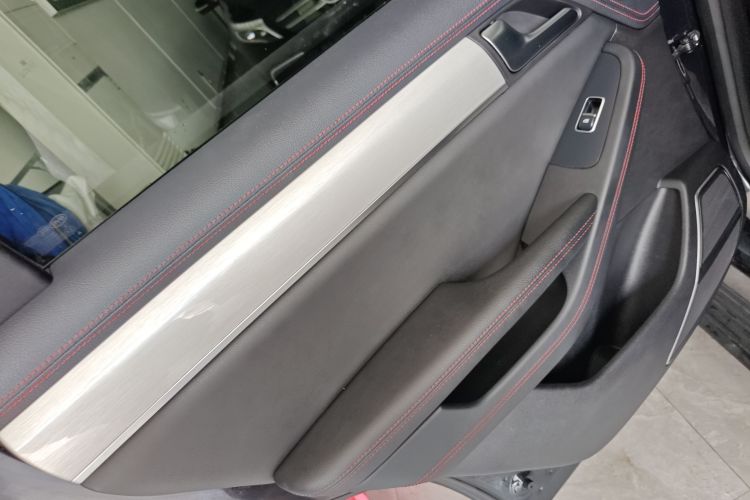 比亚迪 唐新能源 2018款 DM 2.0T 全时四驱智联创领型 5座 国V中控内饰7008