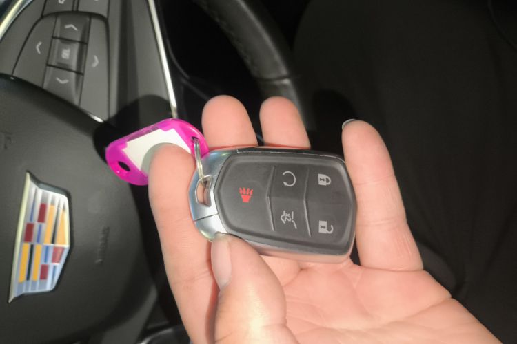 凯迪拉克XT5 2023款 2.0T 四驱尊贵型（至臻版）中控内饰7001