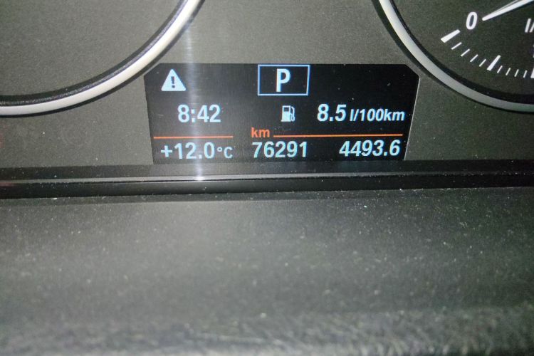 宝马3系 2017款 318i 时尚型中控内饰15