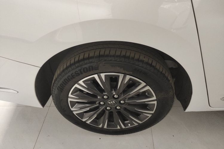 别克GL8 2025款 陆尊 智享版车身外观6008