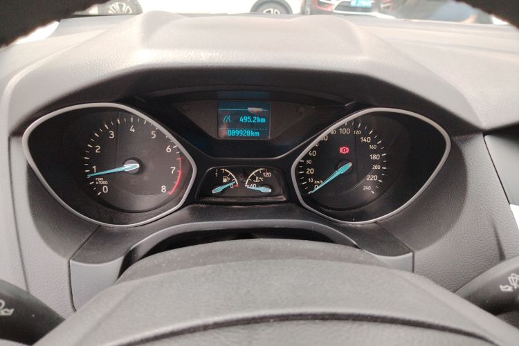 福特 福克斯 2015款 三厢 1.6L 手动舒适型中控内饰15