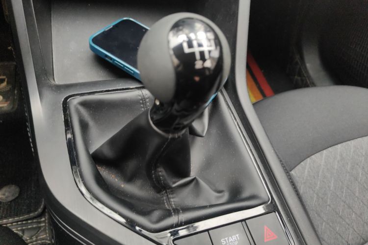 荣威i5 2023款 1.5L 手动舒享版中控内饰18