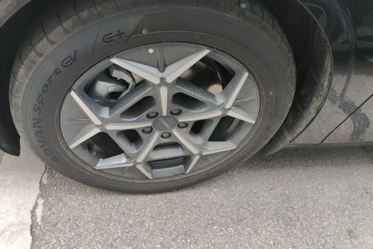 领克10 EM-P 2025款 120四驱Ultra车身外观6007