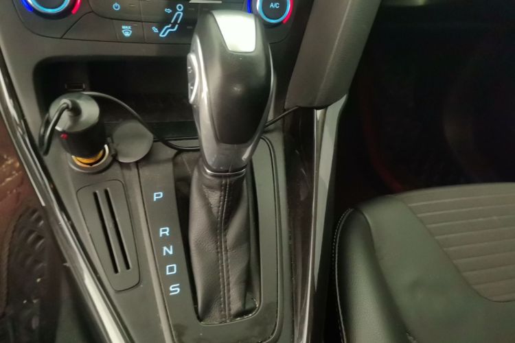 福特 福克斯 2017款 三厢 1.6L 自动风尚型智行版中控内饰18