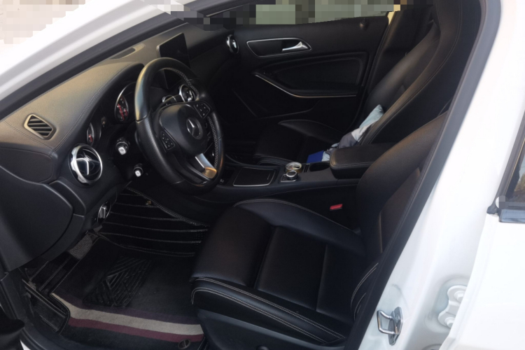 奔驰GLA 2018款 GLA 220 4MATIC 运动型局部细节19