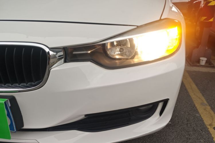 宝马3系 2013款 316i 进取型局部细节36