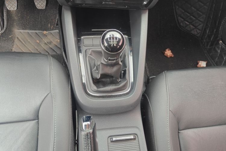 大众 速腾 2015款 1.6L 手动舒适型中控内饰18