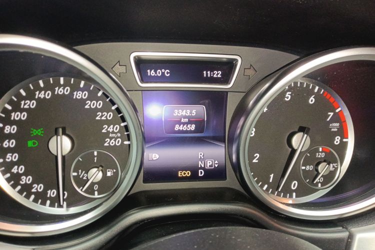 奔驰M级 2015款 ML 320 4MATIC中控内饰14