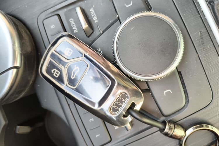 奥迪A4L 2019款 40 TFSI 进取型 国VI中控内饰11