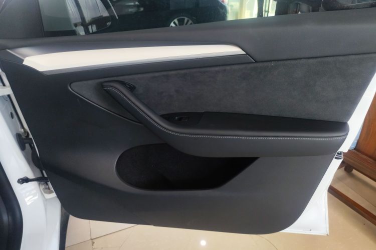 特斯拉 Model Y 2022款 改款 长续航全轮驱动版中控内饰7005