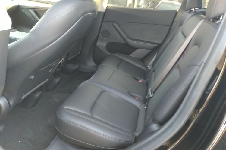 特斯拉 Model Y 2023款 后轮驱动版中控内饰21